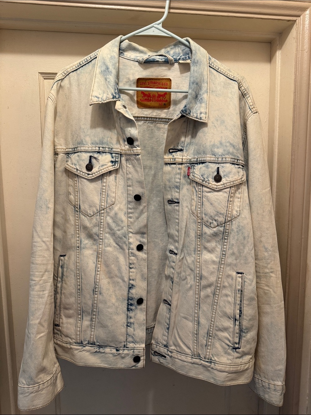 Levi's Light Acid-Wash Denim Jacket in White and Blue